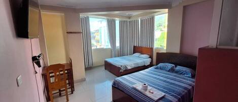 Espai de treball apte per a portàtils i wifi gratuïta