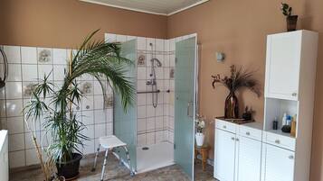 HÄrtork, handdukar, tvÄl och toalettpapper