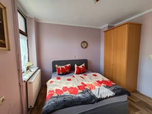 1 bedroom, WiFi, bed sheets