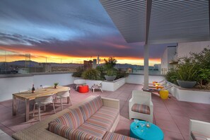 屋外ダイニングエリア