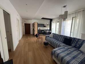 Smart TV - Sud Italy - Apuly - Art and Sea: A Big House by the Gargano, close to sea. (Manfredonia)