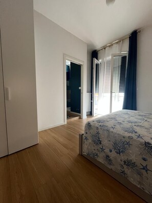 2 bedrooms, desk, travel cot, free WiFi - Sud Italy - Apuly - Art and Sea: A Big House by the Gargano, close to sea. (Manfredonia)