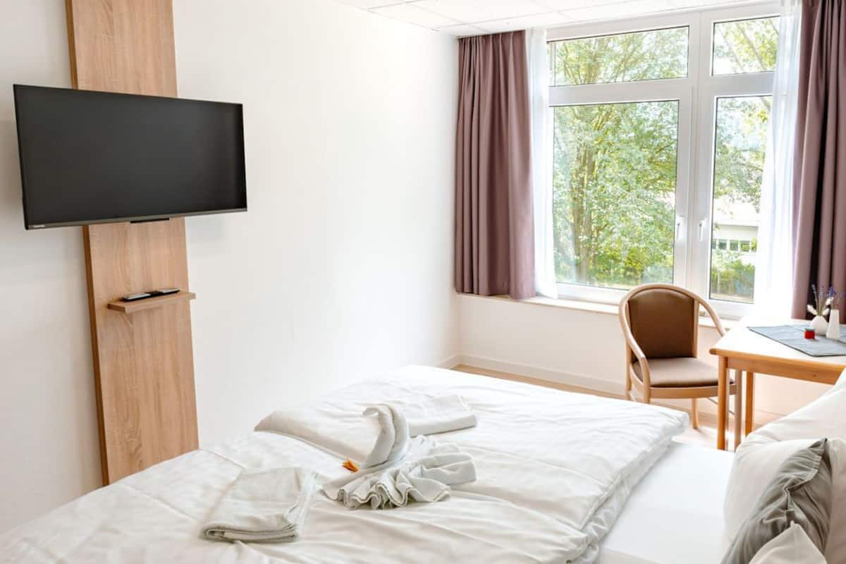 Kamar Single Klasik | Seprai premium, tirai kedap cahaya, dan setrika/meja setrika
