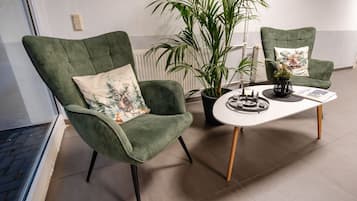 Coin salon dans le hall