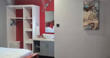A beautiful 2-bedroom apt. 20 mins from the main shopping & entertainment areas