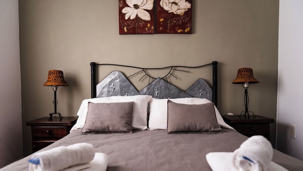 Familie cottage, uitzicht op tuin | Een kluis op de kamer, verduisterende gordijnen, gratis wifi, beddengoed