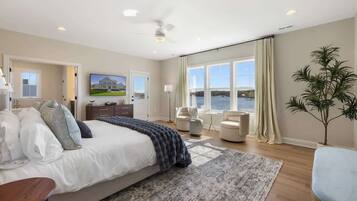 8 bedrooms, desk, iron/ironing board, travel crib