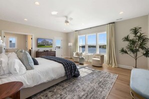 8 Schlafzimmer, Schreibtisch, Bügeleisen/Bügelbrett, Reisekinderbett