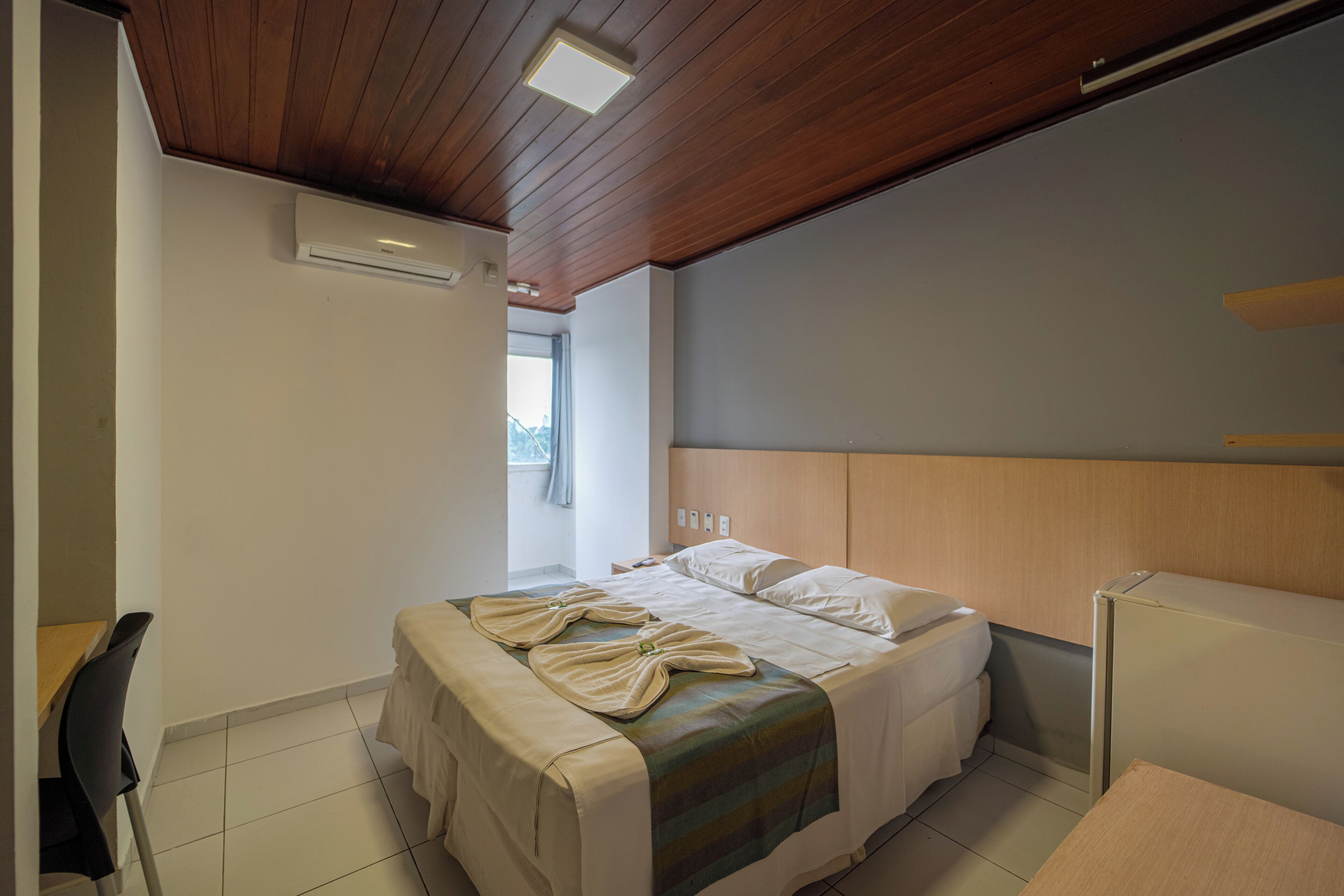 Habitación estándar con 1 cama matrimonial o 2 individuales | Escritorio, wifi gratis y ropa de cama 