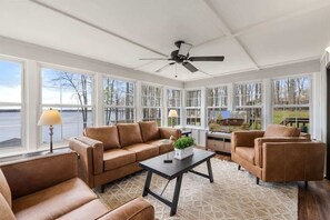 Smart TV, caminetto, studio