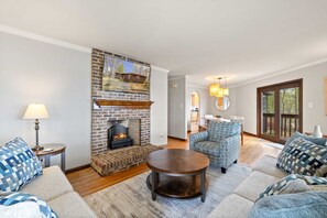 Smart-TV, Kamin, Arbeitsbereiche