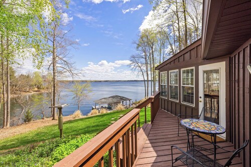 Lakefront Lake Anna with Views, Dock, Fire Pit