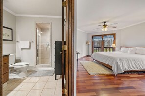 3 bedrooms, desk, iron/ironing board, free WiFi - Lakefront Lake Anna with Views, Dock, Fire Pit (Bumpass)