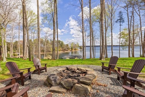 Lakefront Lake Anna with Views, Dock, Fire Pit
