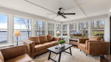 Smart TV, fireplace, offices