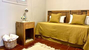4 habitaciones, tabla de planchar con plancha, wifi y ropa de cama