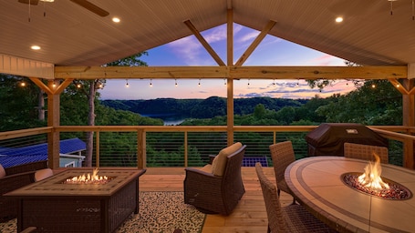 Outdoor dining. Freshly Remodeled House! Overlooks Dale Hollow!