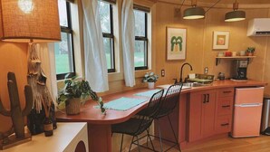 Coffee/tea maker, fridge, microwave, stovetop - Silo house - 3 acres +pool +outdoor shower  “Opal” (Austin)