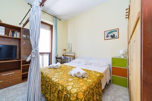 4 bedrooms, WiFi - Five sea view apartments Entire structure (GALLIPOLI)