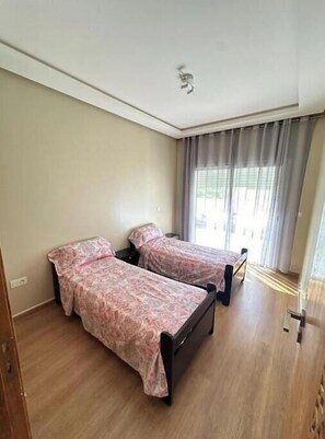3 bedrooms, iron/ironing board, WiFi, bed sheets