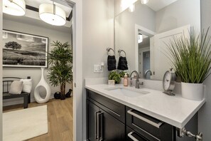 淋浴设施、吹风机、毛巾、肥皂