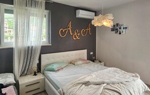 4 bedrooms, iron/ironing board, travel cot, free WiFi