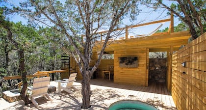 Secluded, Romantic Yurt w/Hot Tub at The Yurtopian - "Carrie"