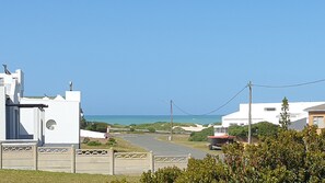 House, Ocean View | Beach/ocean view - Plottie Self-catering (Struisbaai)