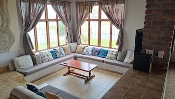 Nhà, quang cảnh biển | Khu phòng khách