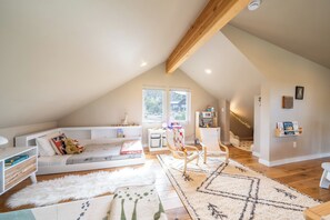 2 室のベッドルーム、アイロン / アイロン台、WiFi、ベッドシーツ