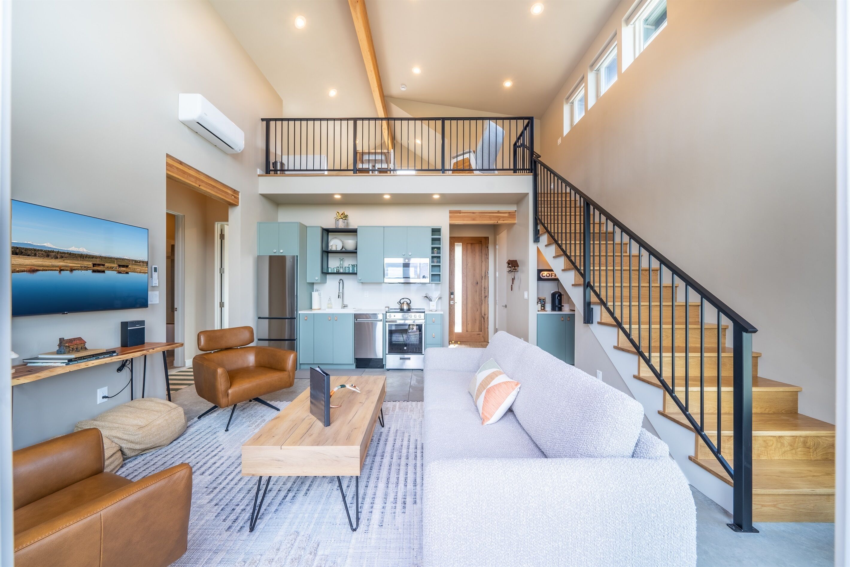 Smart TV, fireplace, books, stereo