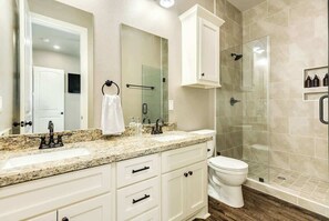 Shower, shampoo