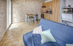 TV - 1 bedroom cozy home in Piolenc (Piolenc)