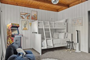 3 bedrooms, iron/ironing board, free WiFi, bed sheets