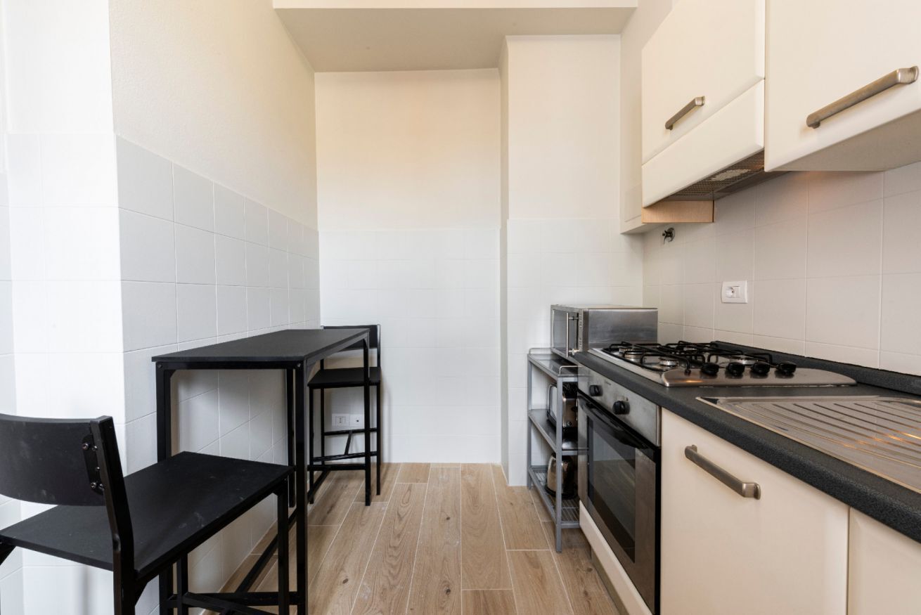 Frigorifero, microonde, forno, piano cottura