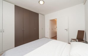 2 soverom, strykejern/-brett, reiseseng for barn og wi-fi (inkludert)