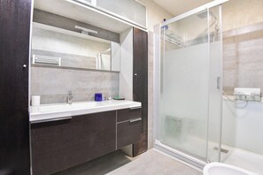 تجهيزات دش، مجففات شعر، مناشف