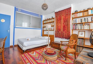 2 عدّة غرف نوم ومكواة/لوح كي وواي فاي وملاءات أسرّة