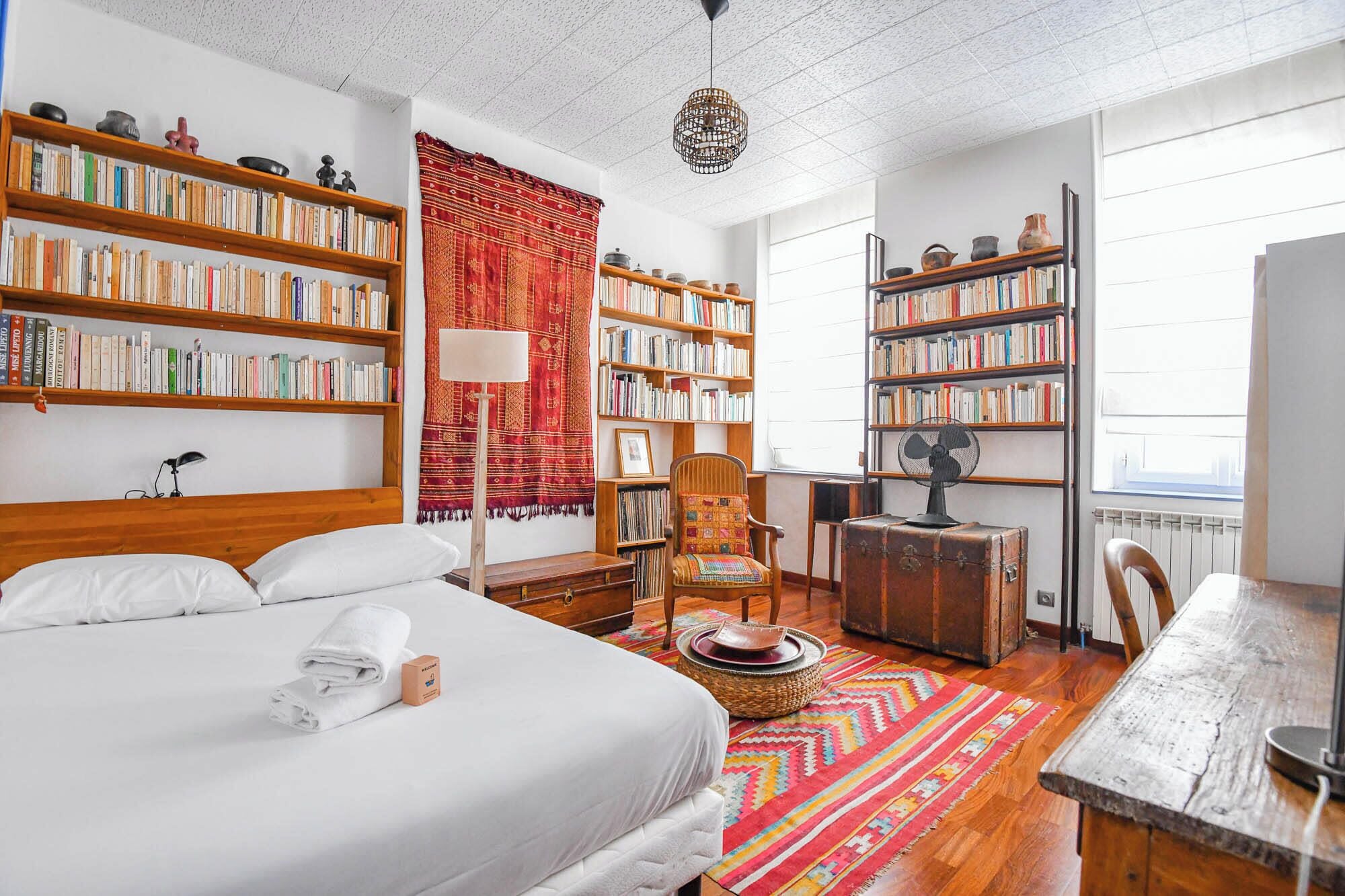 2 chambres, fer et planche à repasser, Wi-Fi, draps fournis