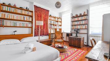 2 chambres, fer et planche à repasser, Wi-Fi, draps fournis