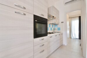 Kühlschrank, Ofen, Herdplatte, Toaster