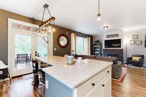 2-story home near downtown with private hot tub, streaming, firepit, deck, & W/D