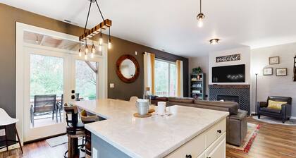 2-story home near downtown with private hot tub, streaming, firepit, deck, & W/D