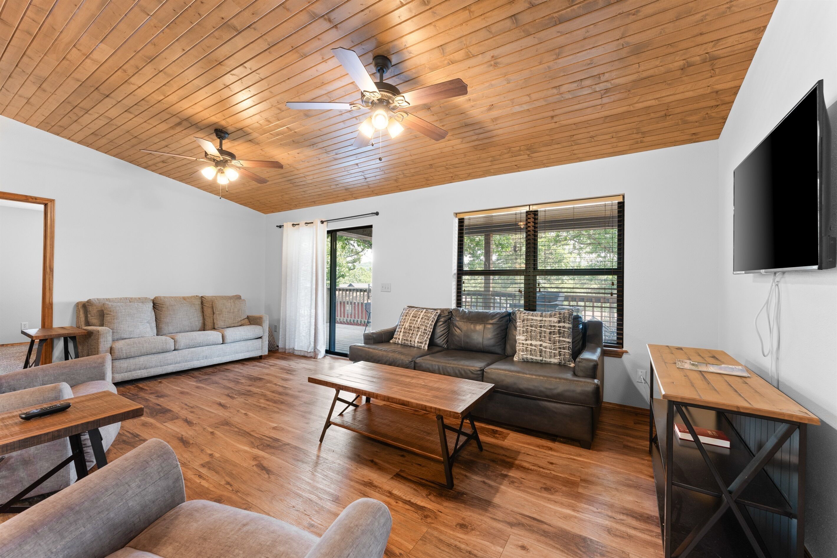 3 Br 2 Ba Cabin W/ Pool + Swim & Boat Dock - Kimberling City, MO