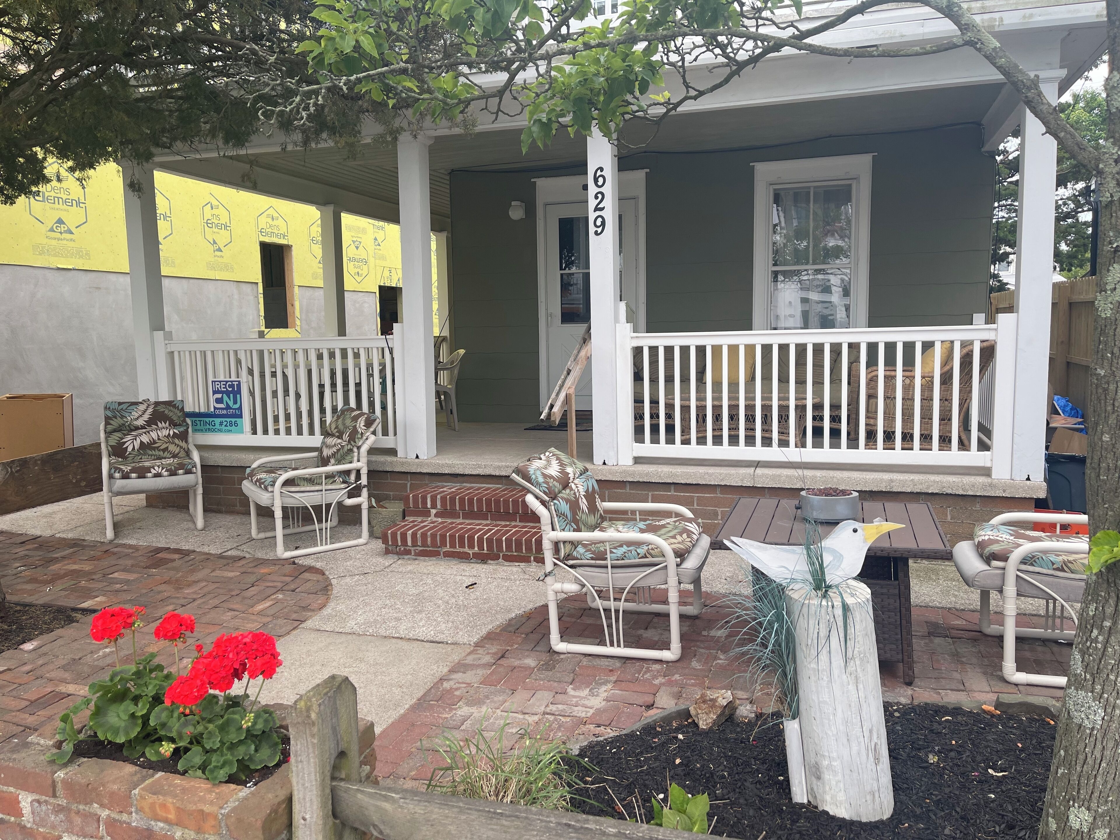 Downtown 5 Bedroom Single Family that SLEEPS 14!