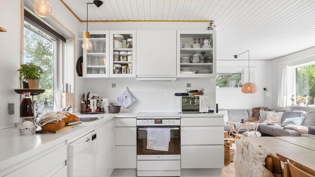 Coffee/tea maker, fridge, microwave, stovetop - 2 bedroom stunning home in Væggerløse (Væggerløse)
