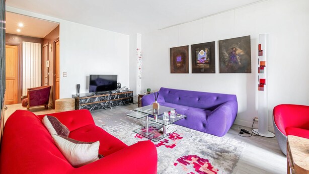 TV - 2 bedroom stunning apartment in Paris (Paris)