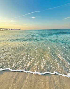 Beach nearby - New! Gulf views | Steps to beach | Spacious| Arcades | Pool table| 2Kings| Bikes (Navarre Beach)