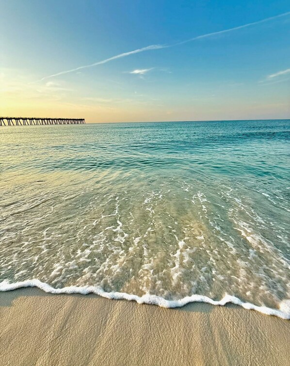 Beach nearby - New! Gulf views | Steps to beach | Games| Spacious | Beach gears| Bikes| 2 Kings (Navarre Beach)