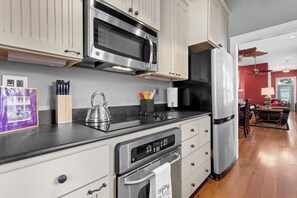 Coffee/tea maker, fridge, microwave, oven